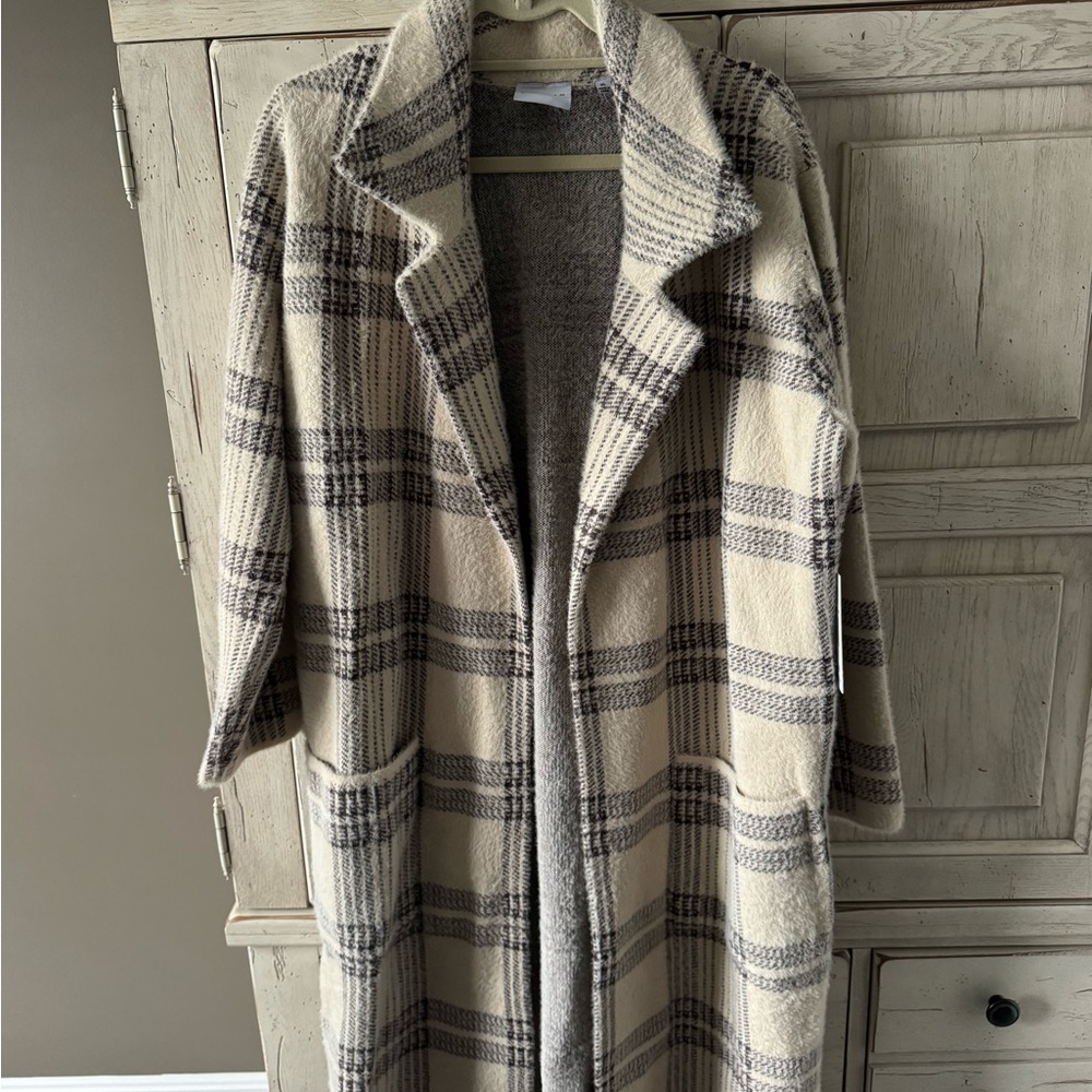 Cyrus Textured Knit Sweater in Cream and Gray
